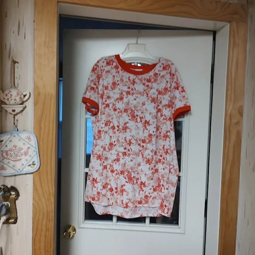 New LuLaRoe Liv Orange Flowered Top Size Women's 3XL